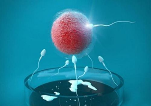 小孩脸上有白斑要警惕,小孩脸上白色点点是什么疾病